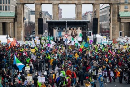 German farmers protest enmass with tractors