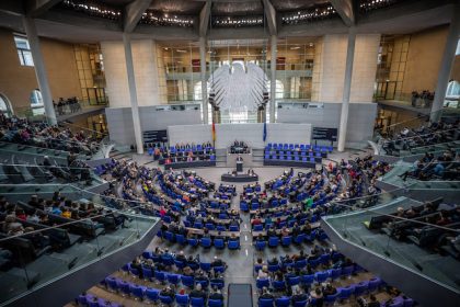 Germans to reduce size of lawmakers