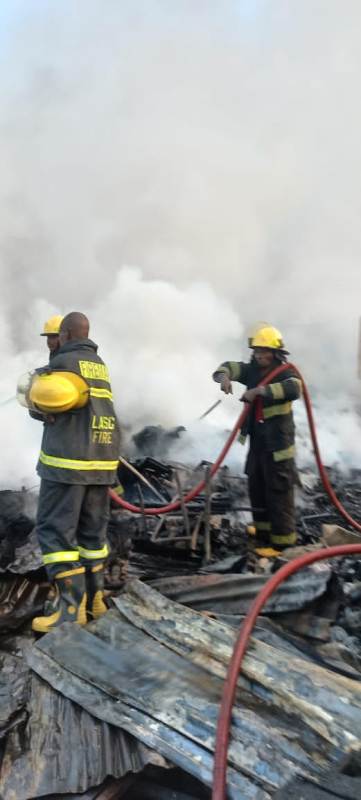 Police begins probe of arson at auto parts market in Lagos