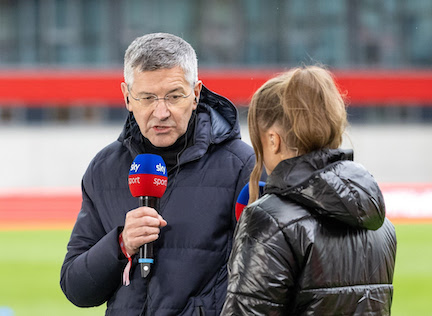 Herbert Hainer (L), President of FC Bayern Munich has hinted at future consequences after their season suffered another hammer blow. Photo: Christian Kolbert/Bildagentur Kolbert/dpa -