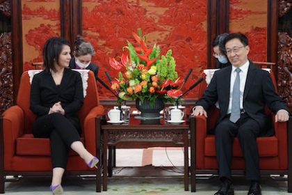 German Foreign Minister Annalena Baerbock (L) meets Han Zheng, Vice President of China, at the Ziguange Palace. Photo: Soeren Stache/dpa