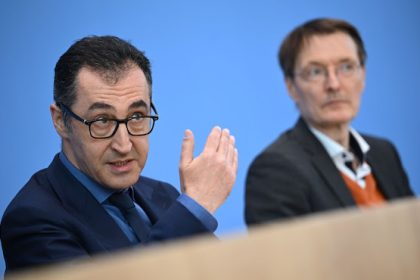 In Germany, the possession of a maximum of 25 grams of cannabis and the cultivation of a maximum of three plants at home are to be exempt from punishment in future, two ministers said on Wednesday. Photo: Britta Pedersen/dpa