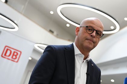 Martin Seiler, Chief Human Resources Officer of Deutsche Bahn (DB), makes a statement at the DB Training Center after the end of the third round of collective bargaining. Photo: Arne Dedert/dpa