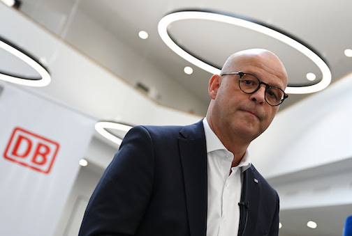 Martin Seiler, Chief Human Resources Officer of Deutsche Bahn (DB), makes a statement at the DB Training Center after the end of the third round of collective bargaining. Photo: Arne Dedert/dpa