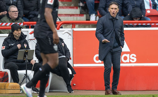 Stuttgart Coach Bruno Labbadia gestures on the sidelines during the German Bundesliga soccer match between 1. FC Union Berlin and VfB Stuttgart at An der Alten Försterei. Photo: Andreas Gora/dpa - IMPORTANT NOTE: In accordance with the requirements of the DFL Deutsche Fußball Liga and the DFB Deutscher Fußball-Bund, it is prohibited to use or have used photographs taken in the stadium and/or of the match in the form of sequence pictures and/or video-like photo series