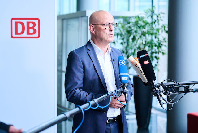 In the collective bargaining dispute at German rail operator Deutsche Bahn (DB), the company said late Tuesday that the the railway and transport union EVG's rejection of the latest offer was "incomprehensible." Photo: Annette Riedl/dpa