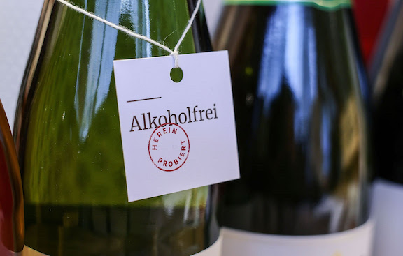 More German vintners are offering alcohol-free wines. Photo: Oliver Berg/dpa