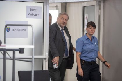 The defendant Hanno Berger (L) in the Cum-Ex trial enters the provisional courtroom in Wiesbaden for the announcement of the verdict. Berger is considered the architect of the Cum-Ex deals, in which banks and investors had capital gains taxes that had never been paid refunded to them and cheated the state out of an estimated minimum of ten billion euros. Berger, has been sentenced to a total prison term of eight years and three months after being found guilty on three counts of tax evasion, the Wiesbaden Regional Court ruled on Tuesday. Photo: Helmut Fricke/dpa