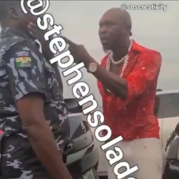 Seun Kuti assaulting the RRS officer on Third Mainland bridge in Lagos