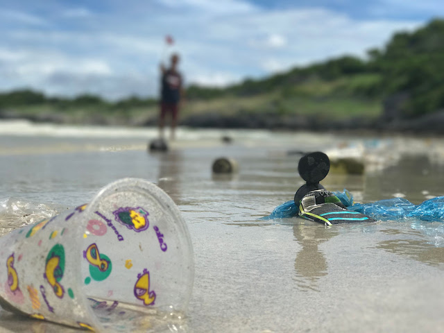 Plastic trash lying on a beach in Ko Sih Chang. The German Research Center for Artificial Intelligence (DFKI) is developing several AI systems that can help detect plastic waste floating on the surfaces of the world's oceans. Photo: picture alliance / Christoph Sator/dpa