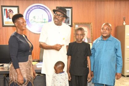 The NDDC Executive Director, Finance and Administration, Major General Charles Airhiavbere (Rtd.), (middle) receiving Master Miracle Nwagbara and his parents, who paid him a “thank you” visit, at the NDDC headquarters in Port Harcourt. First right is Mr. Solomon Nwagbara, while Mrs Nwagbara is on the left.