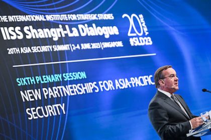 Singapore: Boris Pistorius (R), Germany's Defence Minister, speaks during the Asian security forum "Shangri La Dialogue". Photo: Britta Pedersen/dpa