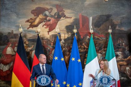 German Chancellor Olaf Scholz (L) and Italian Prime Minister Giorgia Meloni hold a joint press conference following their meeting in Rome. Photo: Michael Kappeler/dpa