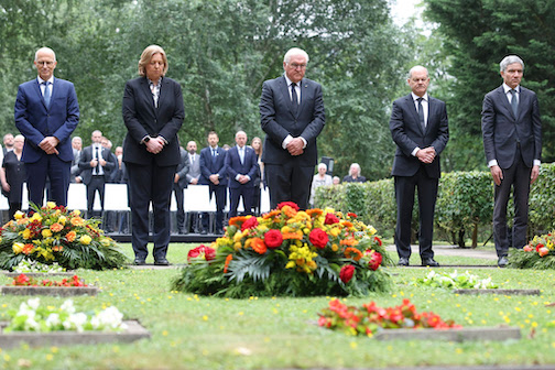 Chancellor says 1953 East German uprising was vision for self determination 17 June 2023, Berlin: (L-R) President of the Bundesrat Peter Tschentscher, President of the Bundestag Barbel Bas, German President Frank-Walter Steinmeier, German Chancellor Olaf Scholz and President of the Federal Constitutional Court Stephan Harbarth lay wreaths at the central memorial service for the victims of the 17 June 1953, popular uprising at the Seestrasse cemetery. East German uprising of 1953 took place in East Germany from 16 to 17 June 1953. On 16 June, construction workers in East Berlin began a strike action against work quotas during the Sovietization process. Photo: Joerg Carstensen/dpa