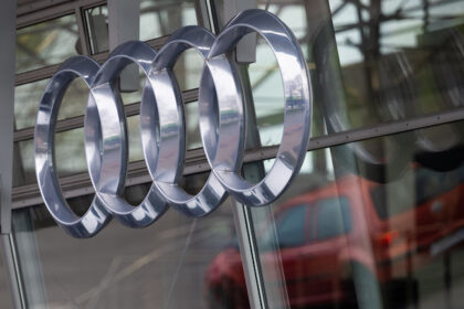 Lower Saxony, Hanover: Audi's logo hangs on the facade of an Audi dealership. Photo: Julian Stratenschulte/dpa