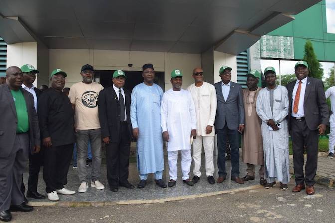 Gusau with chairman and members of the NNL Board