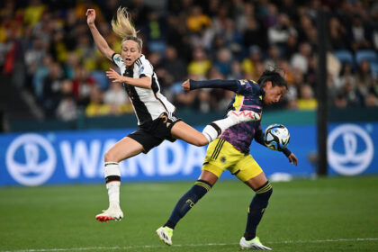 Germany's Kathrin Hendrich and Colombia's Mayra Ramirez (R) battle for the ball during the FIFA Women's World Cup 2023 Group H soccer match between Germany and Colombia. Photo: Sebastian Christoph Gollnow/dpa