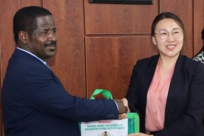 Dr. Bashir Gwandu, Executive Vice Chairman/CEO of National Agency for Science and Engineering Infrastructure (NASENI), presenting a sourvenir to Ms. Joyce Chen, Founder, LEMI Technology, China during a business delegation by visit by the company to the Agency’s headquarters in Abuja on Monday July 17, 2023