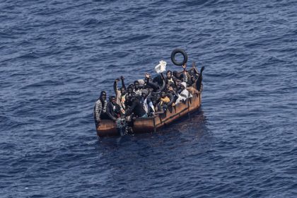 29 June 2023, Italy, Lampedusa: Migrants trying to reach the Italian island of Lampedusa from the northern coast of Africa are apparently adrift in the Mediterranean Sea with engine trouble. More and more African refugees are crossing to Italy from Tunisia. Many migrants pay a high price for the journey, not only financially. Photo: Oliver Weiken/dpa