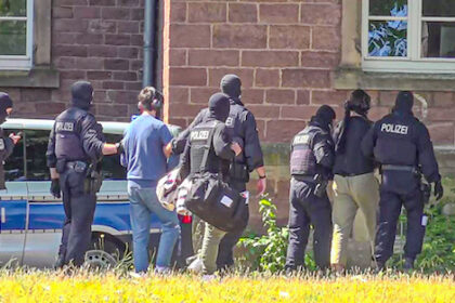 Two of the terror suspects are taken by police officers to be brought before the magistrate. The Federal Prosecutor's Office has uncovered a suspected Islamist terror cell in North Rhine-Westphalia and had seven suspects arrested. Photo: Waldemar Gess/EinsatzReport24/dpa