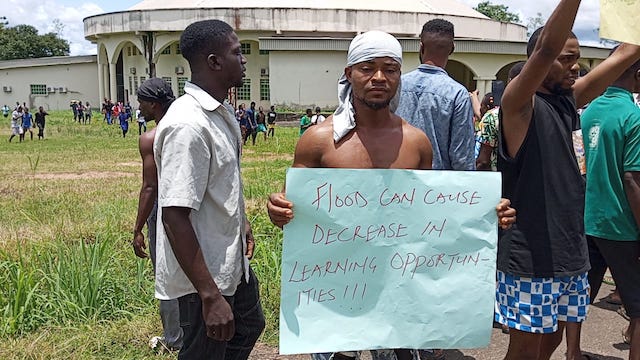 Students of Metallurgical Training Institute Anambra protest as flood overwhelms their school