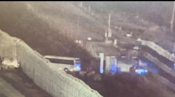 50 captives released by Hamas enter Israel, see moments in video Hamas captives in motorcade to Israel