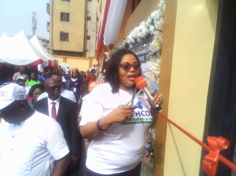 Foundation gives scholarship to 100 Anambra kids, sets up health facility in community