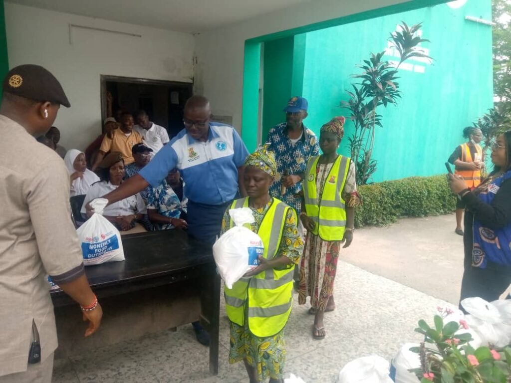 Social club donates food items to 80 Oyo road sweepers