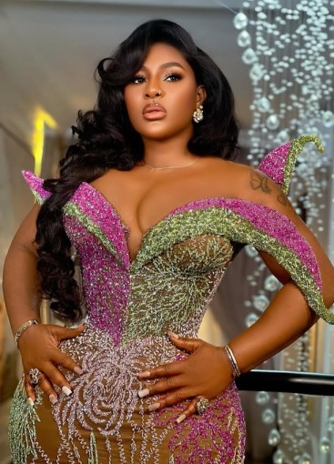 Beyond romance: How pretty women want to be treated by lovers