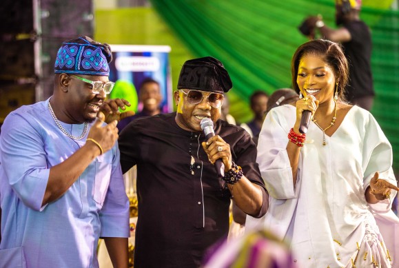 KWAM 1, other music Stars, comedians light up “Evening with Glo” in Ijebu Ode Glo Evening with music stars