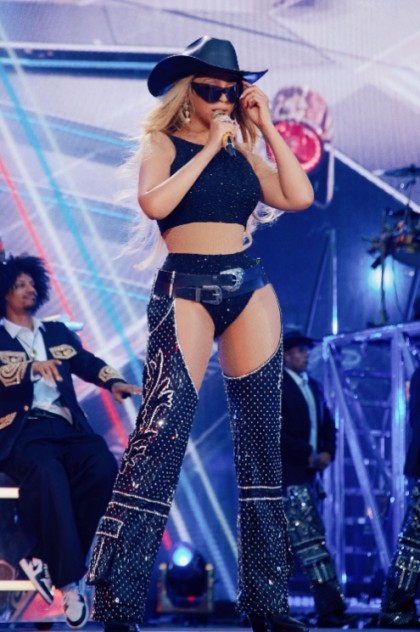 Beyoncé clad in bespoke Manish Malhotra outfit for her Cowboy Paris Carter Tour Beyonce on stage Cowboy Carter Tour