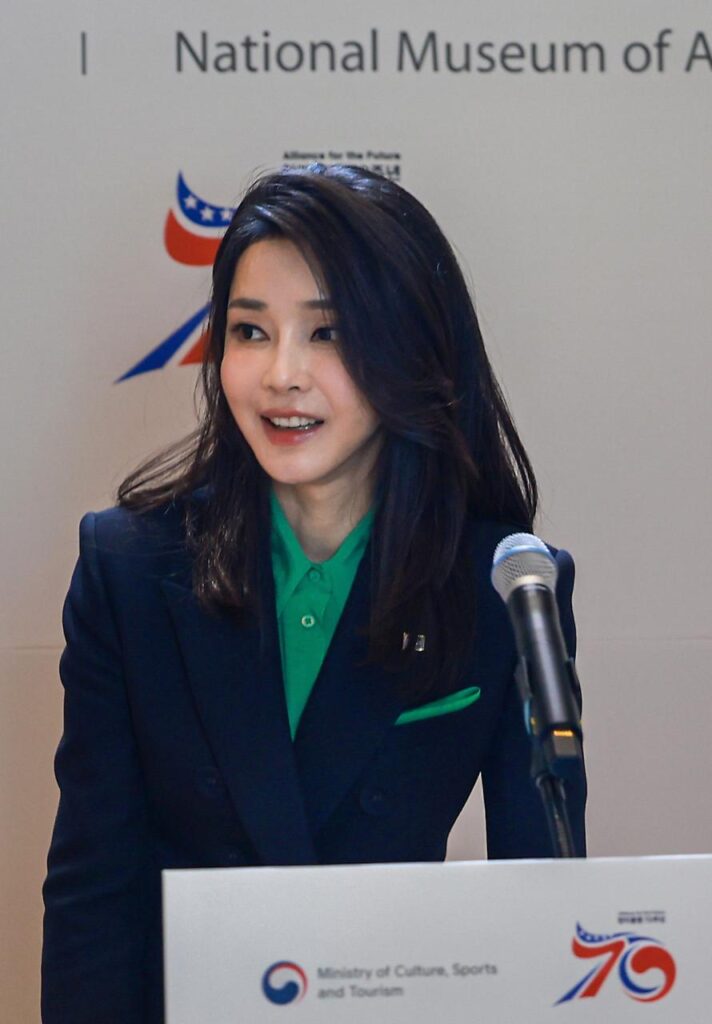 ​Former South Korean First Lady Sentenced to 7 Years in Prison for Bribery