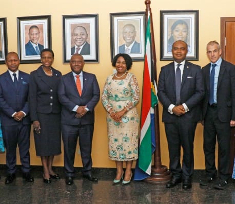 Sim Tshabalala leads Standard Bank delegation on courtesy visit to South African High Commissioner to Nigeria Sim Tshabalala leads Standard Bank delegation on courtesy visit to South African High Commissioner to Nigeria