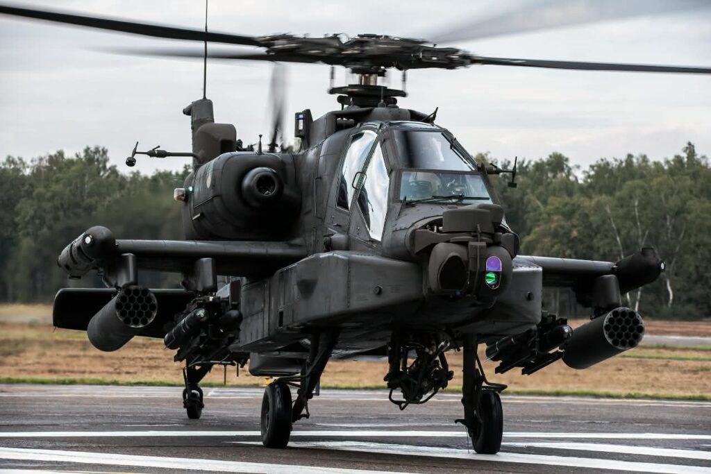 U.S. Apache Attack Helicopters Strike Iranian Fishing Boats Near Strategic Strait of Hormuz