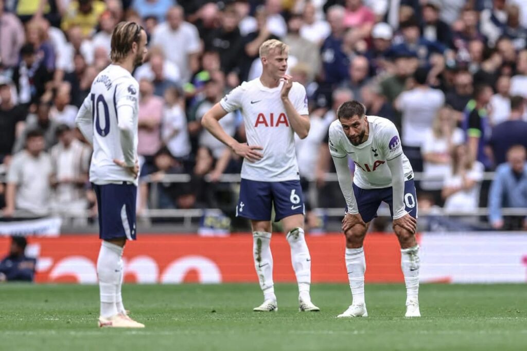 VILLA THRILLER: Watkins and Martinez shine as Aston Villa edge 3-2 epic against Tottenham Forest