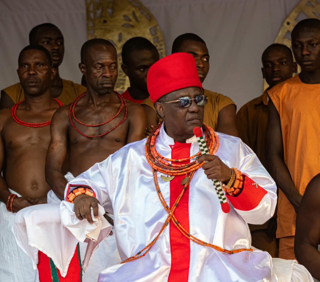 Traditional Rulership and Politics: Neutrality or Partisanship?