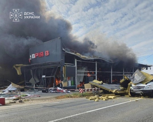 Russian Drone Strike Hits Odesa Shop as Zelensky Warns Washington Against Sanctions Relief